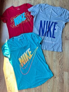 Nike Shirts Size Medium